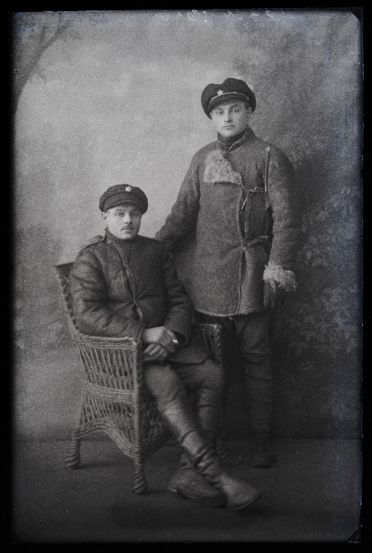 Kaks sõjaväelast, (foto tellija Sarv).
