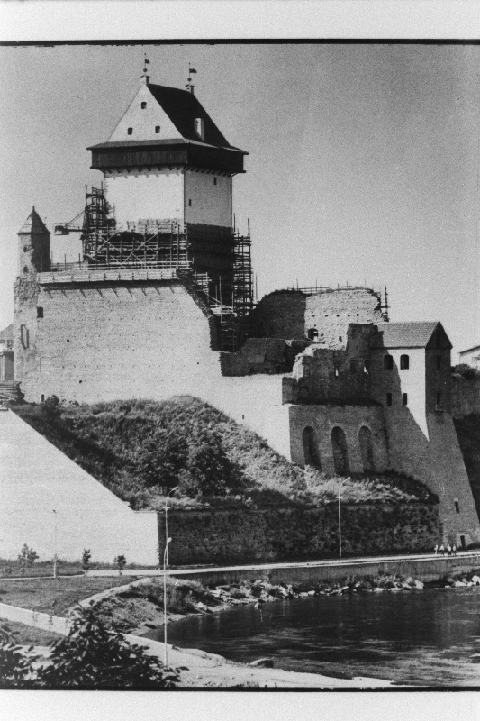 Hermann kindluse restaureerimine.