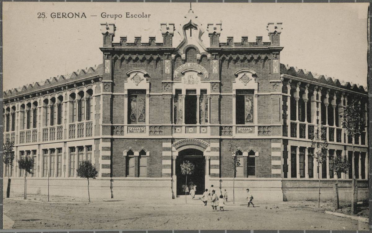 25. Gerona - School Grupo - Facade of the Joan Bruguera school group, on the Gran Via de Jaume I.