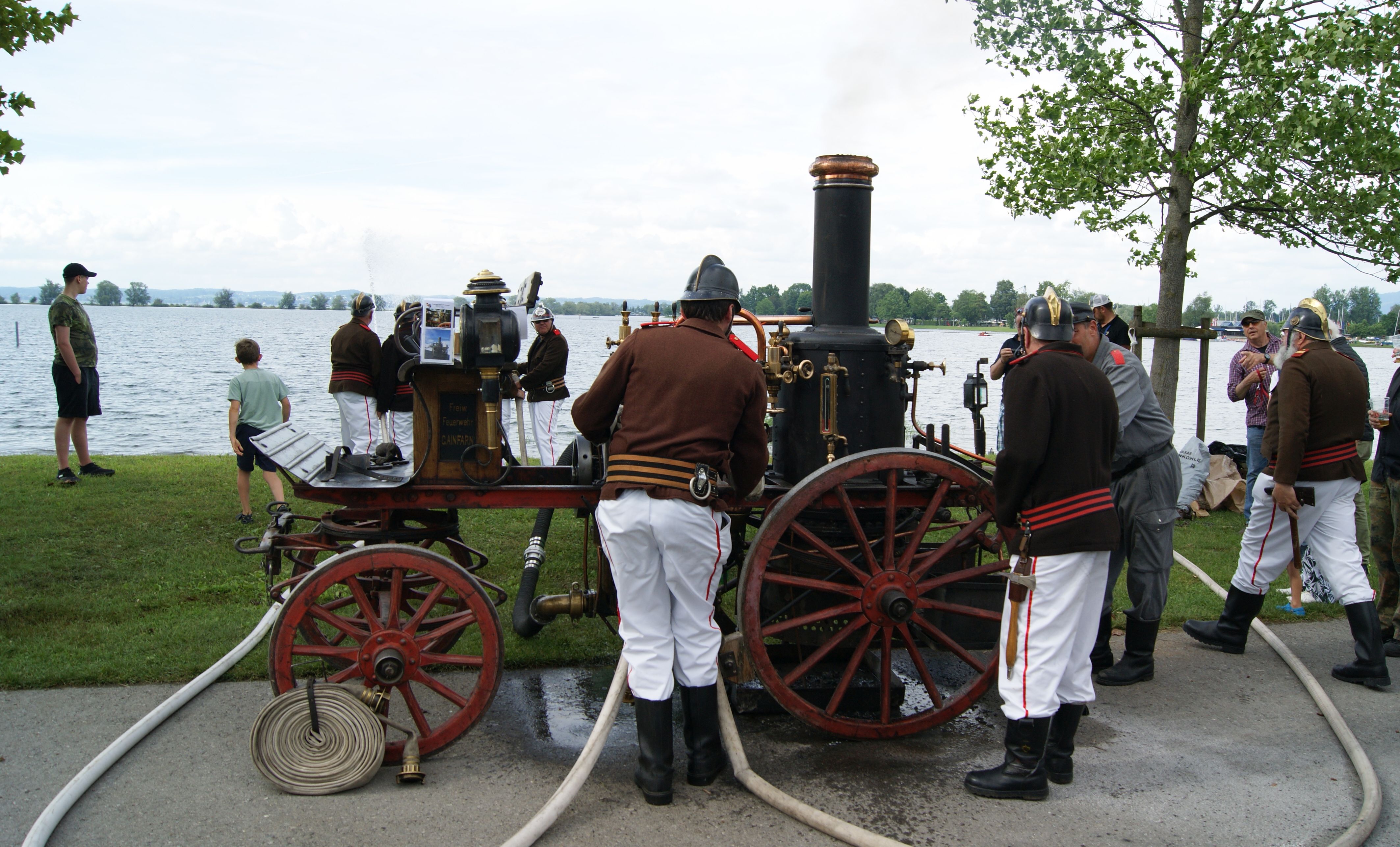 Hard-Feuerwehrfest-Steam-powered fire engine-01ASD - lang