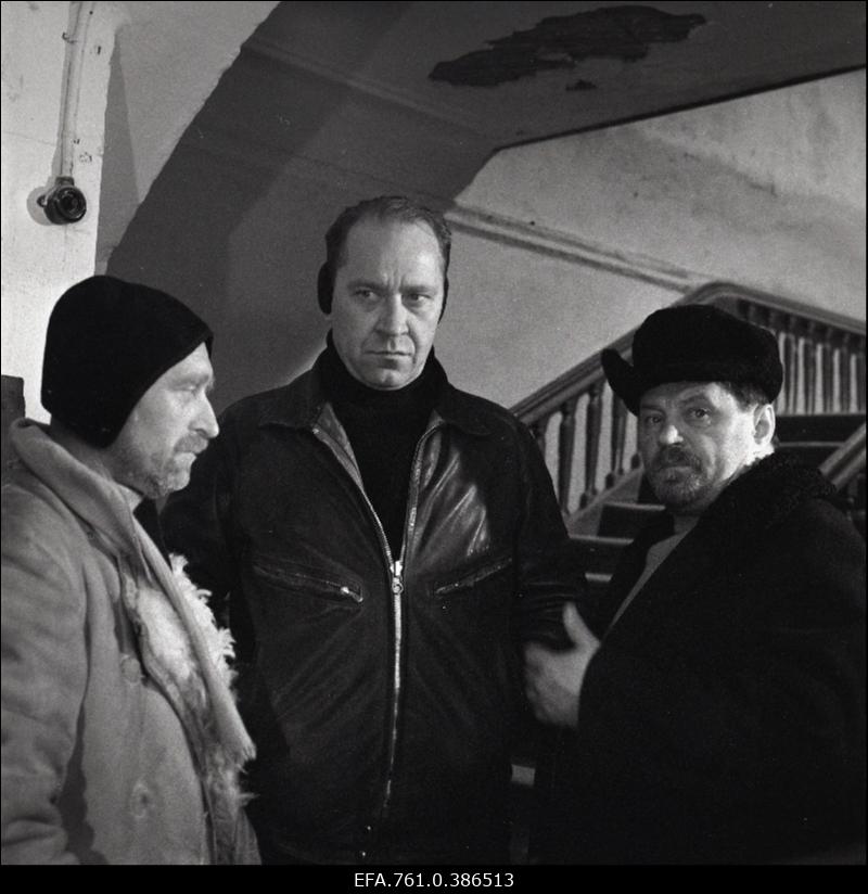 Filmi "Äratus" filmimine. Robert Gutman Talumehe osas. Felix Kark Ants Tammemetsa osas. Tõnu Kark Voldemar Rassi osas.