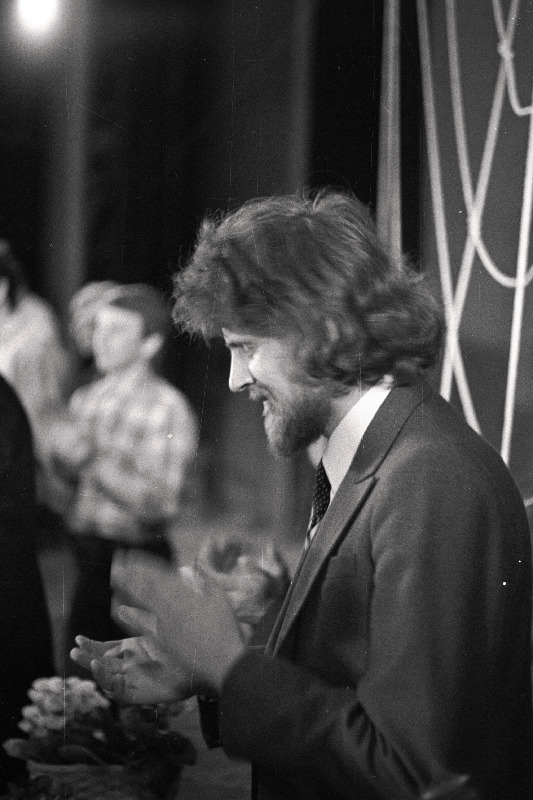 Haapsalu 1. Keskkooli muusikateatri "Pöialpoiss" 15. aastapäevaks lavastatud E.B.White´i näidendi "Charlotte koob võrku" muusika autor Alo Mattiisen.