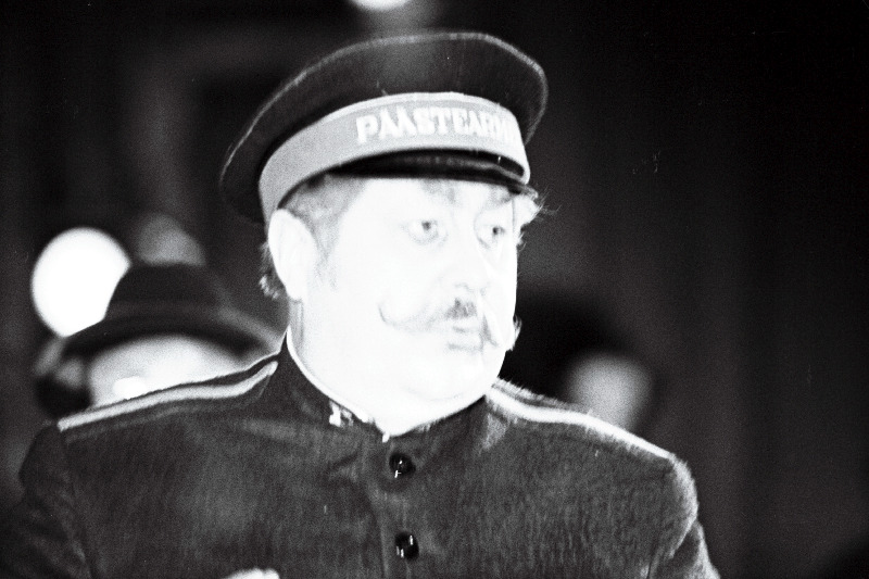 Näitleja Endel Simmermann Frederic Chasuble osas G. Natchinski operetis “Minu sõber Bunbury” RAT “Estonias”.