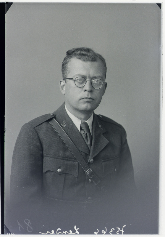 Sõjaväe Keskhaigla arst meditsiinikapten Henno Lender (Linder).