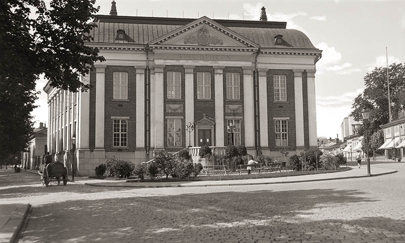 Turun kaupunginkirjaston päärakennus; ulkokuva