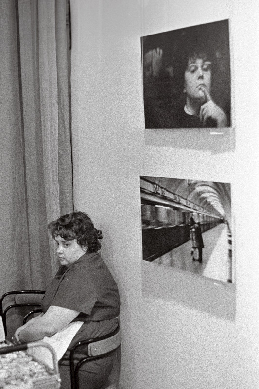 Vs. Tarassevitš, G. Kopossov ja L. Šerstennikov VI üleliidulisel kunstilise foto näitusel Maneežis.