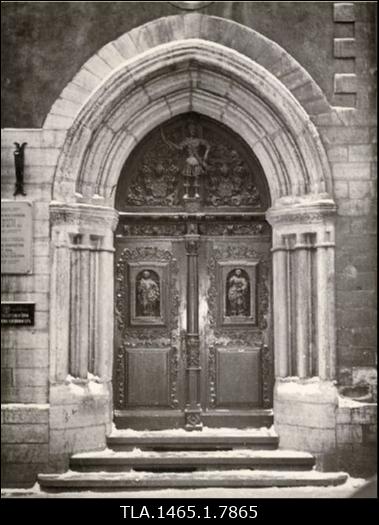 Suur-Karja ja Vanaturu kaela nurgamaja portaal