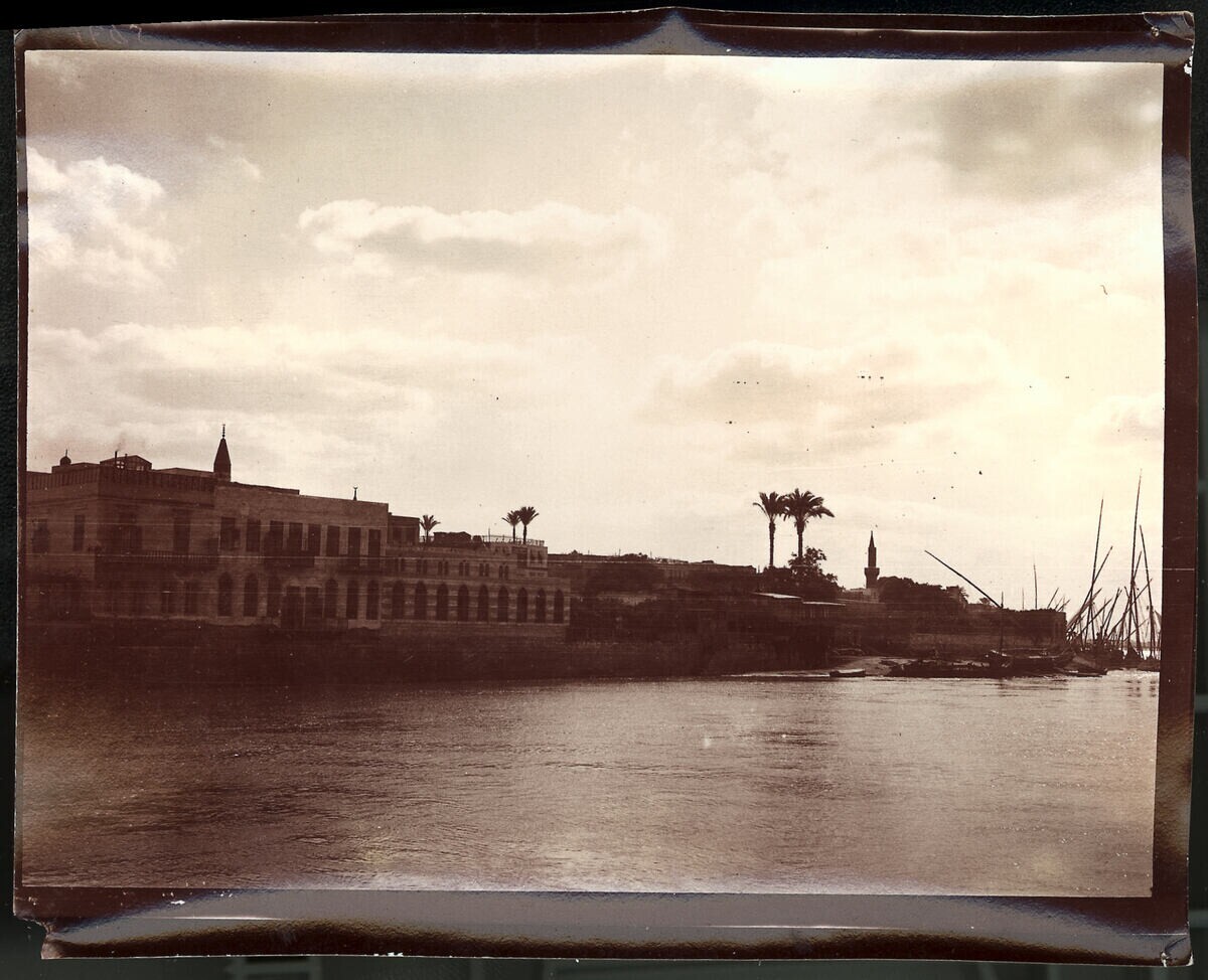 Old Cairo from Roda Island - Caption: recto: l.o. “1695” (in negative, upside down, mirrored); verso: M. “1695 W/II/Alt Cairo von der Island Roda/aus,” l. u. “17 XI 1908/11h20” (pencil, vertical)