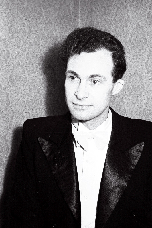 Matsov, Roman - Eesti Raadio ja Televisiooni sümfooniaorkestri dirigent.