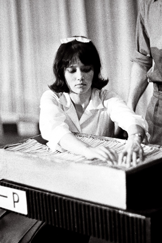 Ü. Raudmäe operett Kiri nõudmiseni teatris Estonia. Pille – Mare Hellaste.