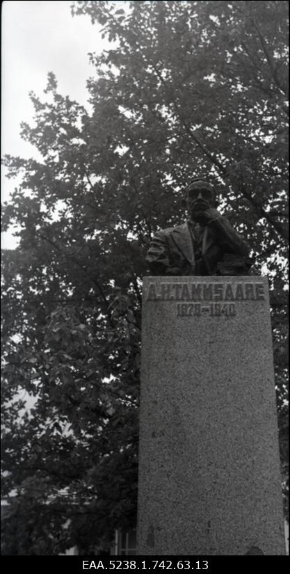 Anton Hansen Tammsaare monument Järva-Madisel