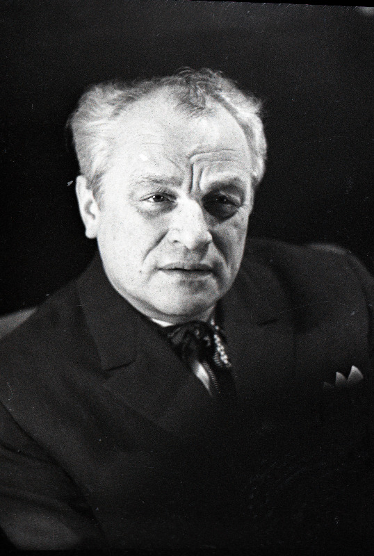Rünkaru, Arnold – kohviku „Tallinn“ direktor.