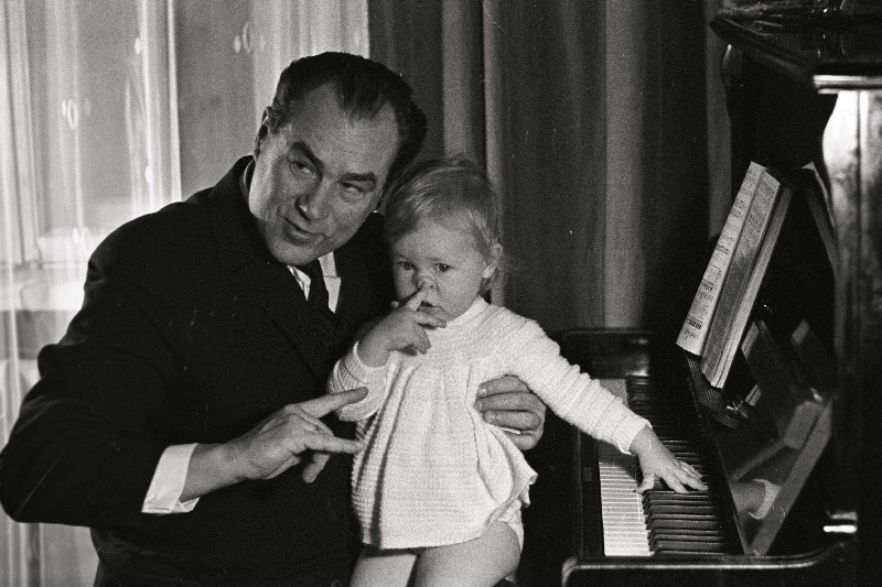 Georg Ots koos tütre Mariannega.