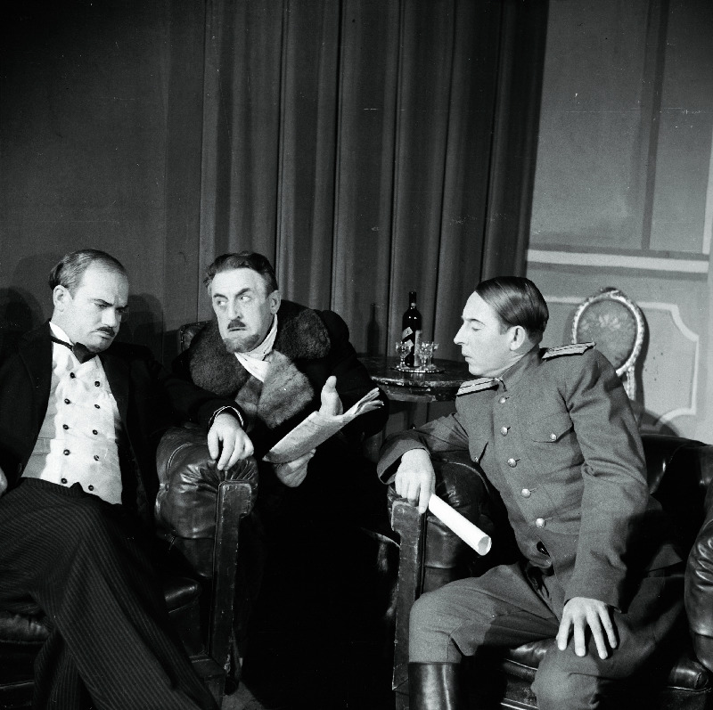 Stseen N. Pogodini näidendist Inimene relvada. 1. Helmut Vaag, 2. Franz Malmsten, 3. Oskar Põlla.
