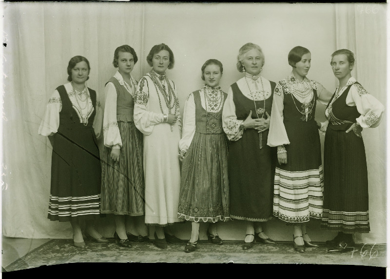 Tallinna Naiskutsekooli õpetajad.