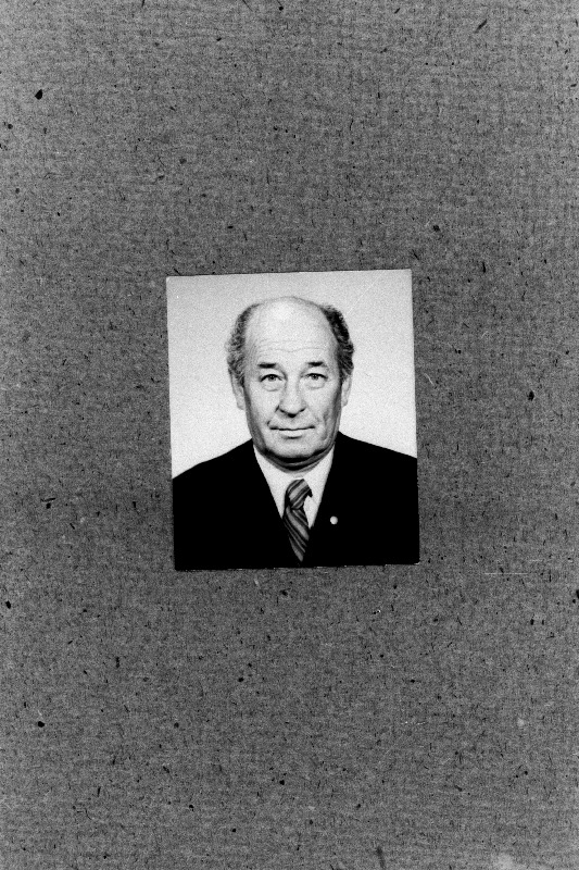 Helisaar, Arnold - Paide spordiühingu "Jõud" tõstetreener.