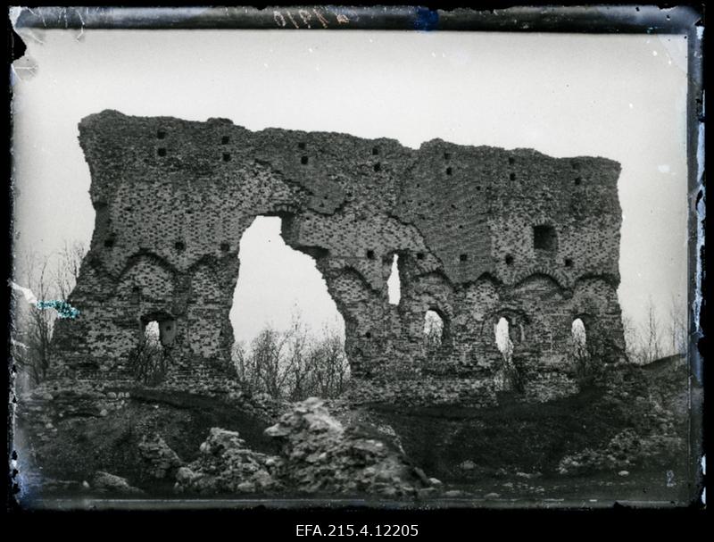 Viljandi ordulinnuse varemed.