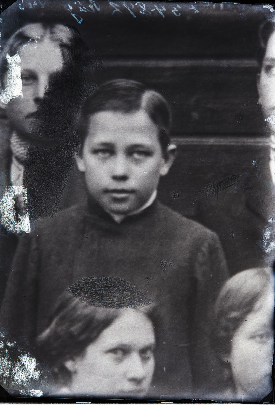 Poiss grupifotol, (11.11.1920 fotokoopia, tellija Riig).