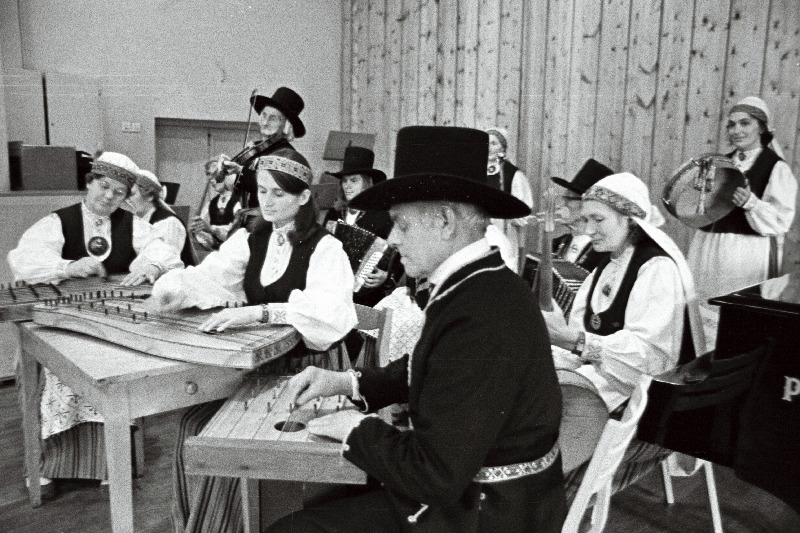 Tõrva külakapell ENSV Teatri- ja Muusikamuuseumis esinemas.