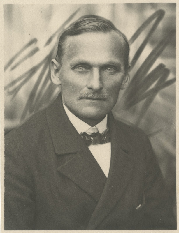 A. Hirsch, portreefoto