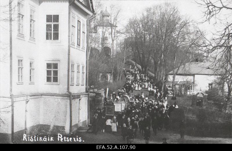 Ristikäigust osavõtjad Petseri kloostris.