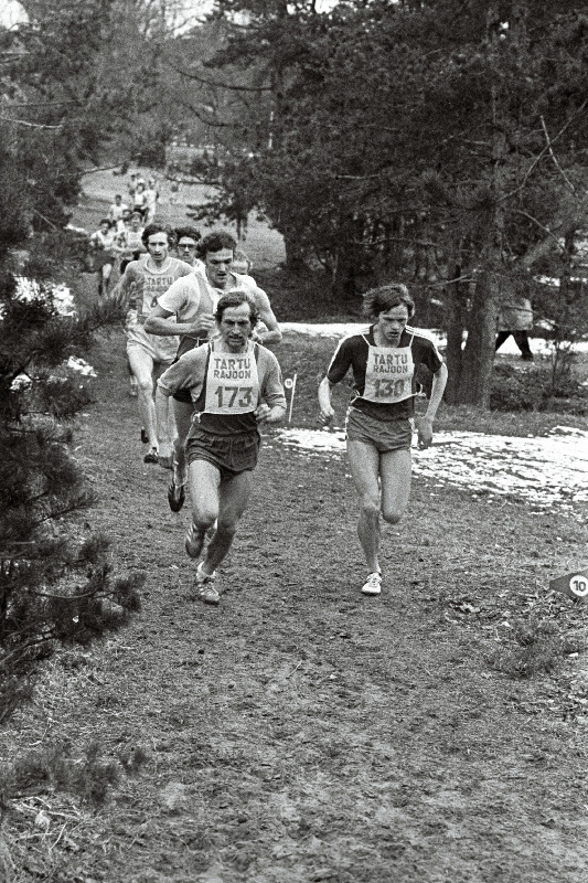 Eesti NSV murdmaajooksu meistrivõistlustel Elvas on rajal 8000m jooksja Vladimir Raudsepp.