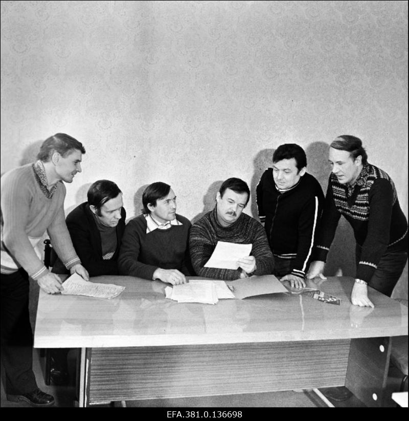 "Eesti Energoremondi" seadmete remonditsehhi brigaad (vasakult) I. Dmitrijev, A. Jegorov, brigadir V. Andrejev, V. Popov, I. Plaksin, J. Selikajev.