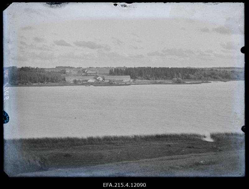 Vaade Sammuli tellisetehasele Viljandi järve ääres.