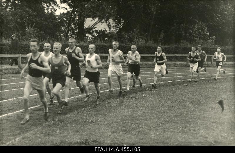 Kehaline kasvatus sõjaväes. Jooksuvõistlus.