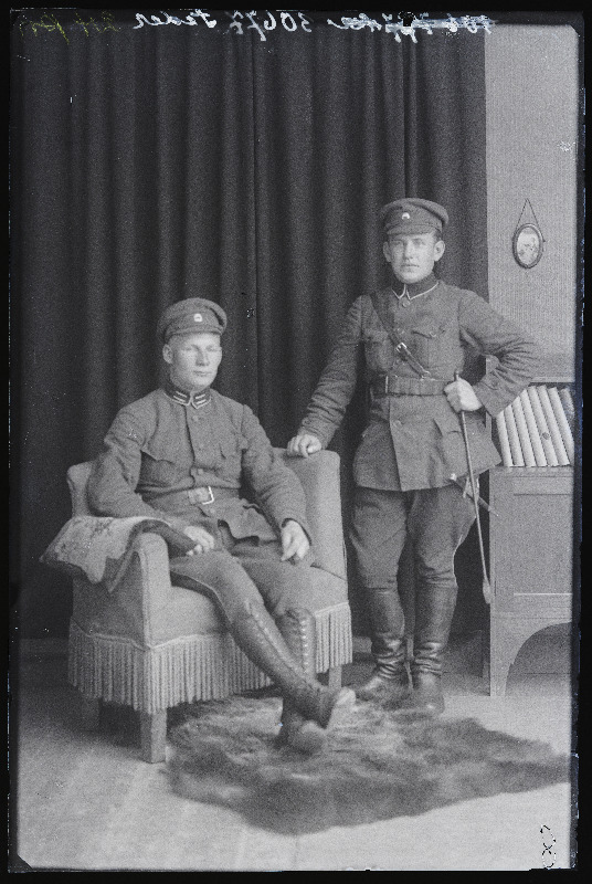 Kaks sõjaväelast, (foto tellija Teder).