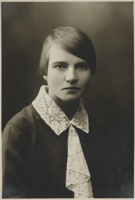 Eesti üliõpilaste seltsi "Veljesto" liige Linda Breiberg (Vilmre), portreefoto