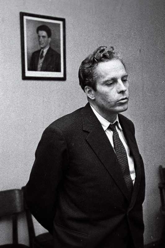 Kirjanik Uno Laht ENSV Kirjanike Liidus toimunud miitingul esinemas.