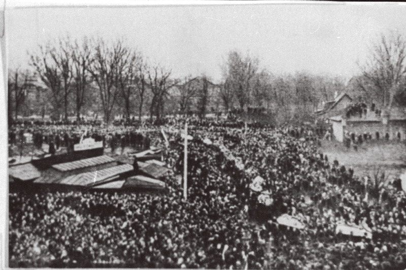 16. oktoobril 1905.a. Tallinnas Uuel turul toimunud veretöö ohvrite matuserong.