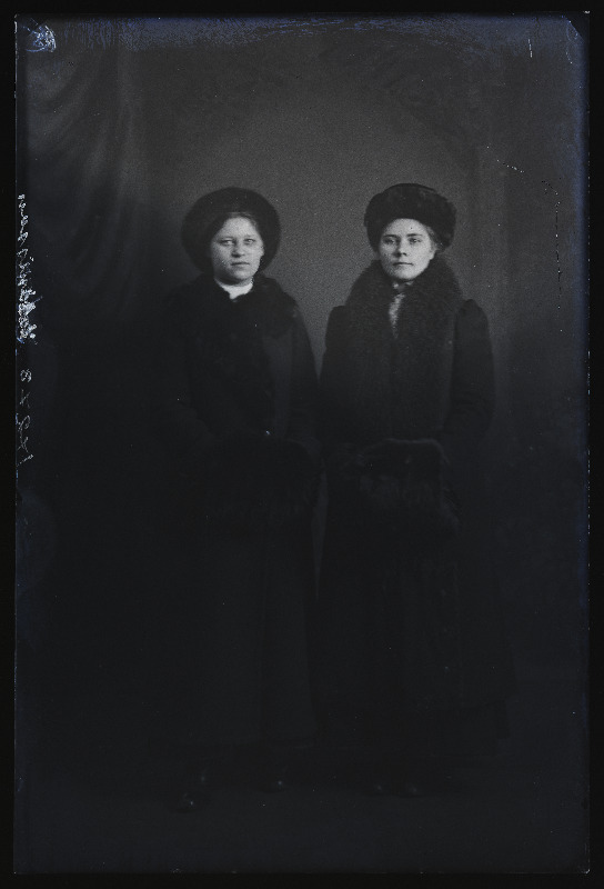 Johanson sõbrannaga.