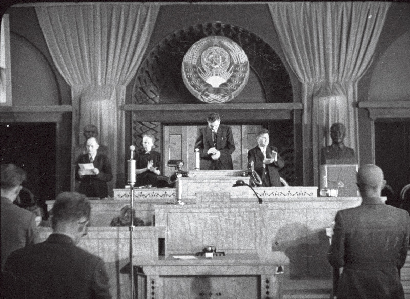 Riigivolikogu esimene istungjärk 21.-23.07.1940, juhataja Arnold Veimer.