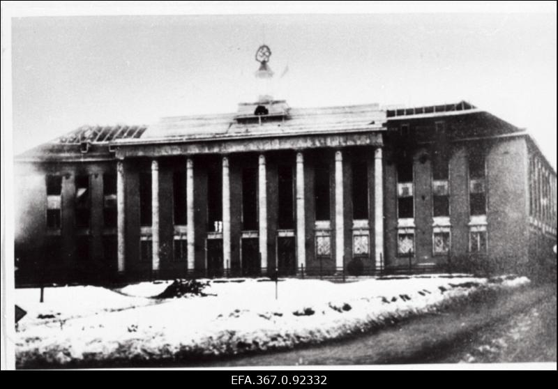 Kaitseliidu Maja, kus 1940. a asus Töölismaja, varemed.