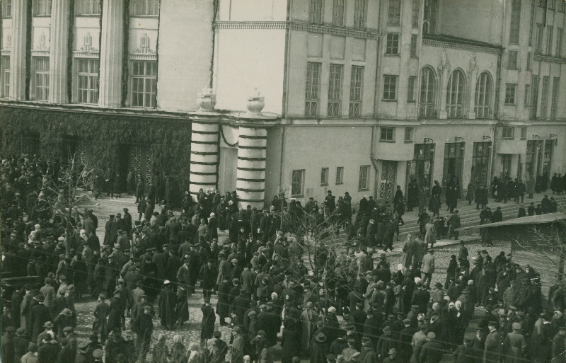 Rahvas Estonia ees Asutava Kogu valimisel.