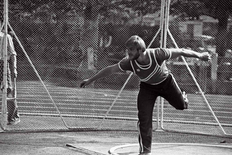 Tallinn- Tartu linnavõistlustel kergejõustikus kuulitõukes isikliku rekordi püstitanud Kalev Külv tõukel.