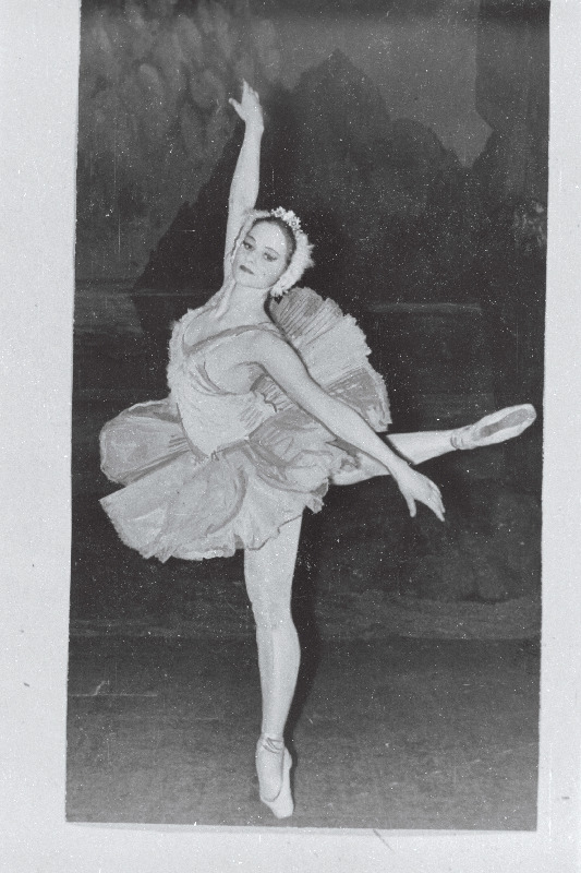 Stseen P. Tšaikovski balletist Luikede järv RAT Estonias. Odette - Tiiu Randviir.