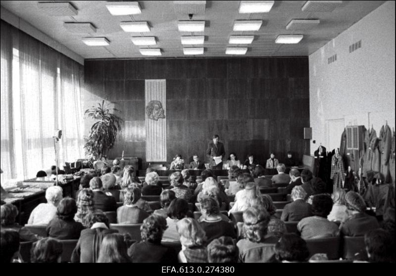 Nõupidamine Standardite Komitees.