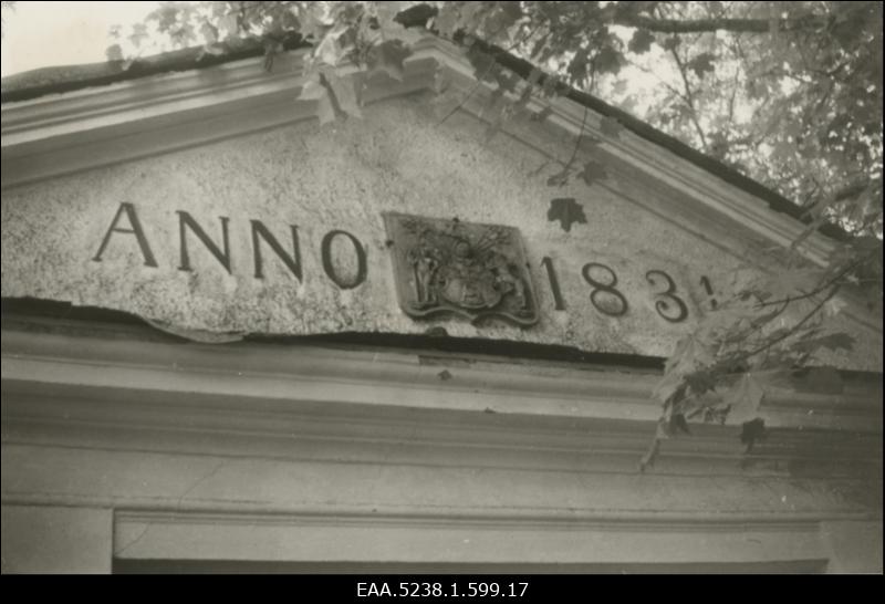 Lilienfeldide vapikivi Mihkli kalmistu kabeli frotoonil