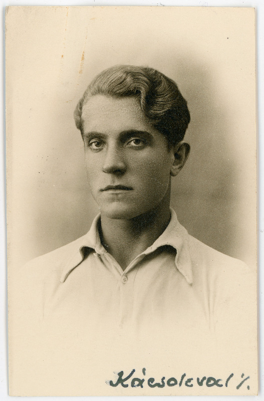 Brükel, Gustav. sünd 1915. Portreefoto välispassi saamiseks esitatud avalduse juurde