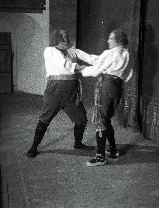 Stseen A. Kitzbergi draamast Libahunt V. Kingissepa nimelises Tallinna Riiklikus Akadeemilises Draamateatris.