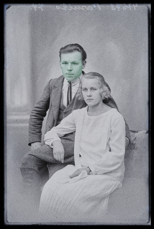 Oskar Pärnits naisega.