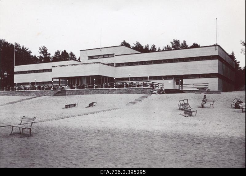 Vaade Narva-Jõesuu rannale.Rannahoone.