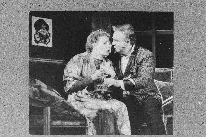 Stseen E.O'Nelli'i näidendist "Pikk päevatee kaob öösse" Mary Tyrone - Leila Säälik ja James Tyrone - Enn Kose.