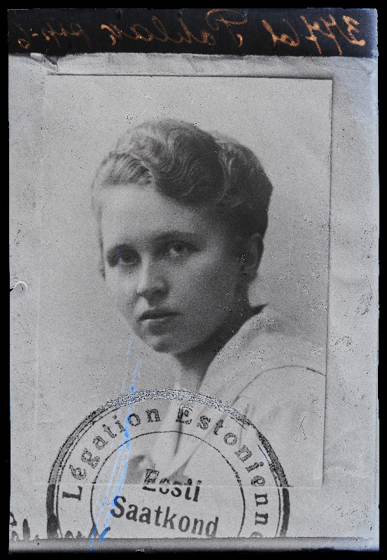 Naise foto Eesti saatkonna poolt välja antud Eestisse sissesõidu viisa jaoks, (06.04.1922 fotokoopia, tellija Pohlak).