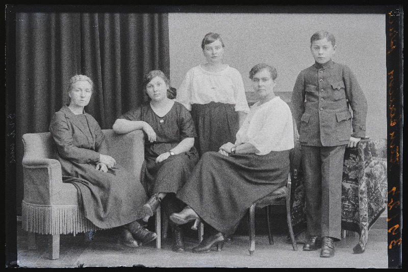 Grupp inimesi, (foto tellija Aunbaum).
