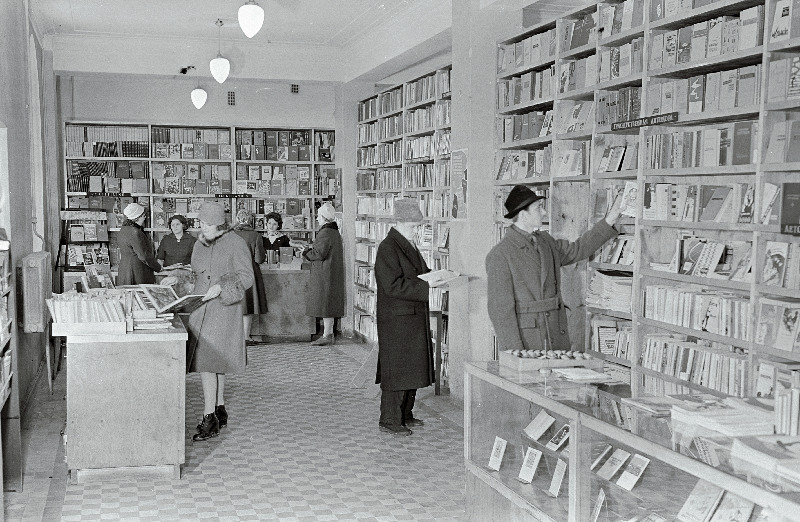 Kohtla-Järve raamatukaupluse nr 85 sisevaade.