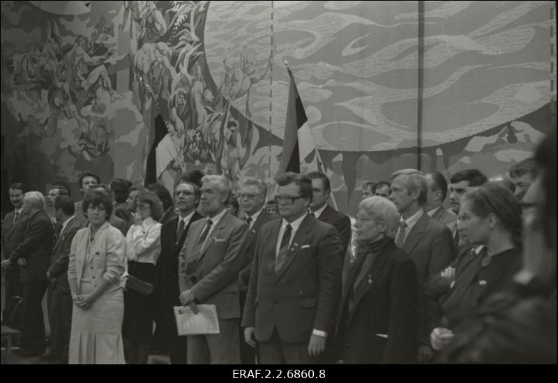 Rahvarinde I kongress Linnahallis. Vaade lavale, keskel Edgar Savisaar ja Marju Lauristin